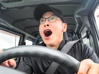 慌てる男性
