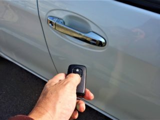 自動車の施錠